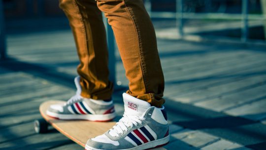 De geschiedenis achter de sneaker schoenen